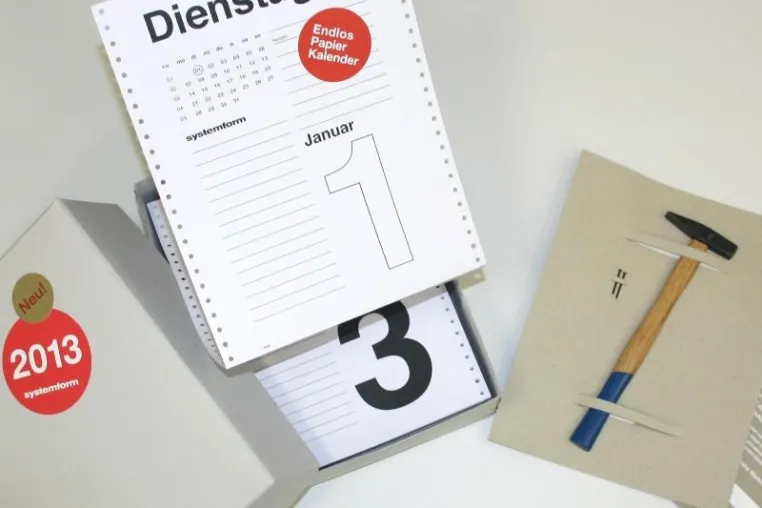 Bild: systemform verschenkt den ersten Endlospapierkalender der Welt