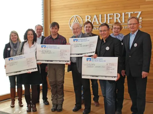 Bild: Ökohaus-Pionier spendet 18.000 Euro für gemeinnützige Organisationen