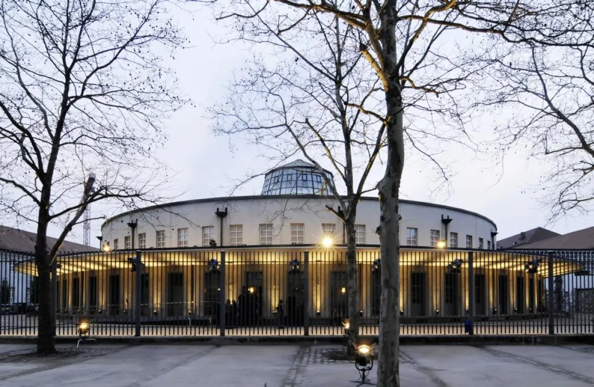 Der Postpalast ist Veranstaltungsort des 4. Designer Werktags am 20. Mai in München. Das Gebäude wurde von 1924 bis 1927 als Paketzustellamt auf dem Marsfeld für das München links der Isar erbaut.