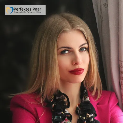 Was die Körpersprache einer Frau bedeutet: Wie man erkennt, ob sie flirtet oder verliebt ist Bild: Was die Körpersprache einer Frau bedeutet: Wie man erkennt, ob sie flirtet oder verliebt ist