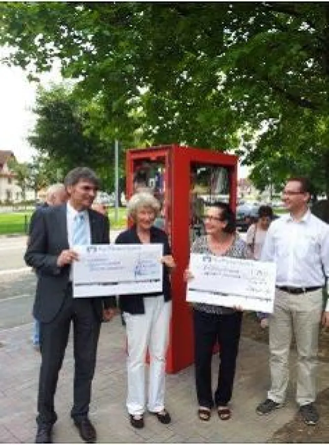 Übergabe der Spende durch Uwe Pinkinelli