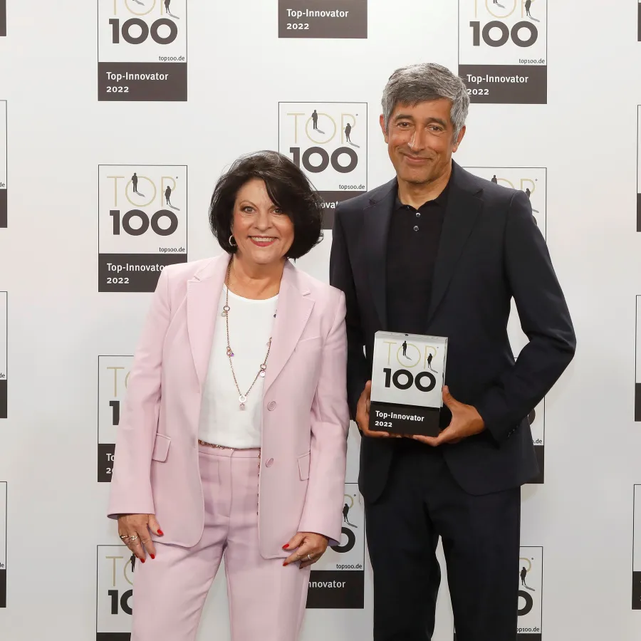 Elke Kopp, General Manager Mary Kay  & Ranga Yogeshwar (© compamedia GmbH)