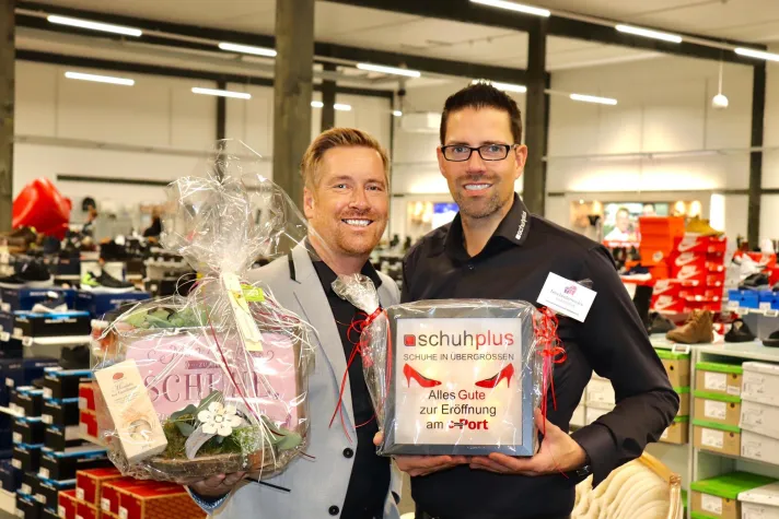 Bild: Über 5000 Besucher bei schuhplus-Eröffnung im Saterland