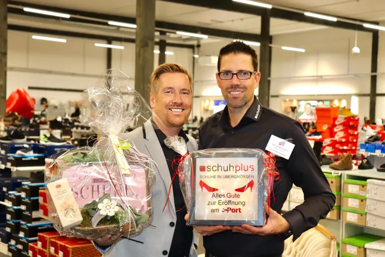 Bild: Über 5000 Besucher bei schuhplus-Eröffnung im Saterland