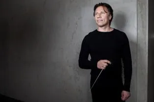 Bild: Kristjan Järvi dirigiert das Bayerische Staatsorchester - mit Branford Marsalis als Solisten