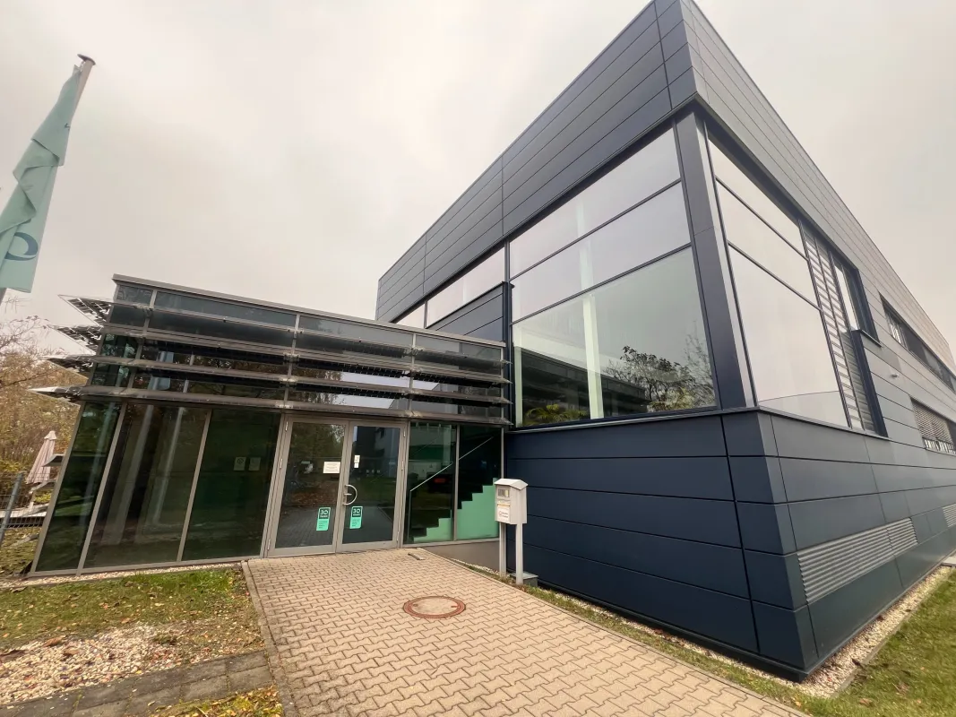 Eingang zum neuen Sirius Business Park in Dresden (© Sirius Facilities GmbH)