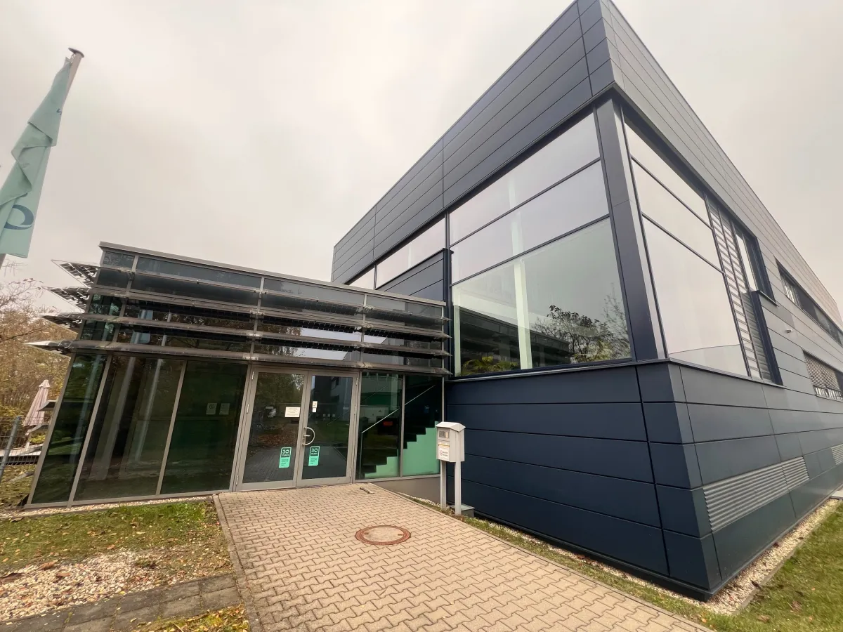 Eingang zum neuen Sirius Business Park in Dresden (© Sirius Facilities GmbH)