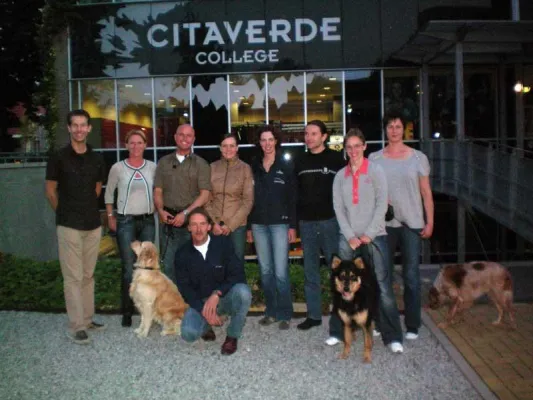 Bild: Nicole Maier von „Hand ans Pferd“ hält Pferdephysiotherapie Vortrag am Citaverde College in Heerlen, NL.