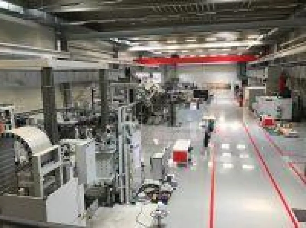 KDX entwickelt in seiner 3.000 Quadratmeter großen Fertigungshalle carbonfaserverstärkte Leichtbauteile.