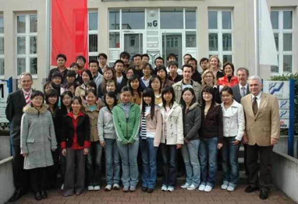 Bild: Erste chinesische Studiengruppe im dt.-chin. Bachelor Internationale  Betriebswirtschaft an der FHM