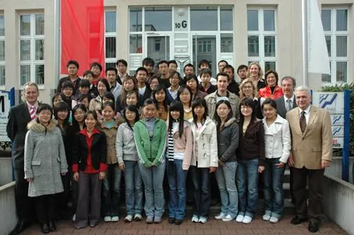 Bild: Erste chinesische Studiengruppe im dt.-chin. Bachelor Internationale  Betriebswirtschaft an der FHM