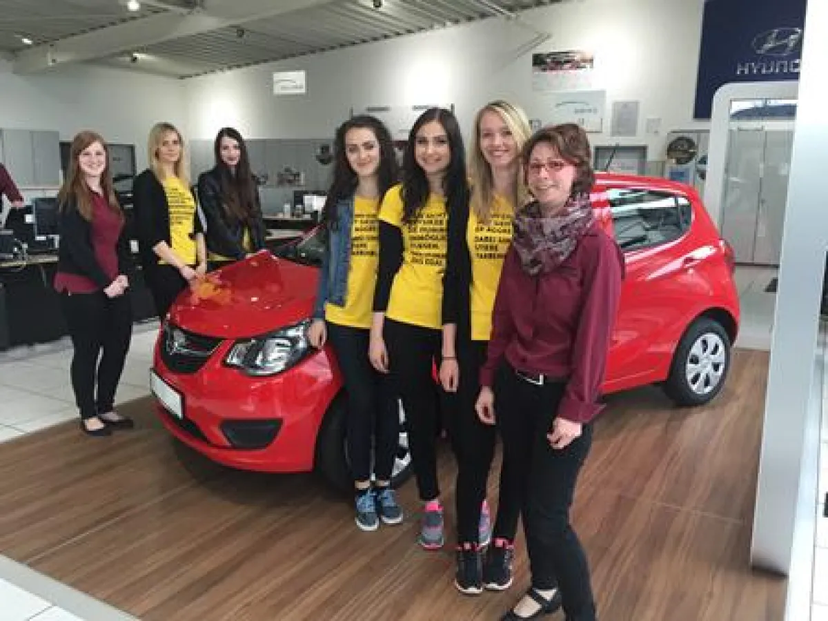 Sehr beliebt beim Thüringer Straßenfest: Der Opel KARL. Quelle: Autohaus Heidenreich.