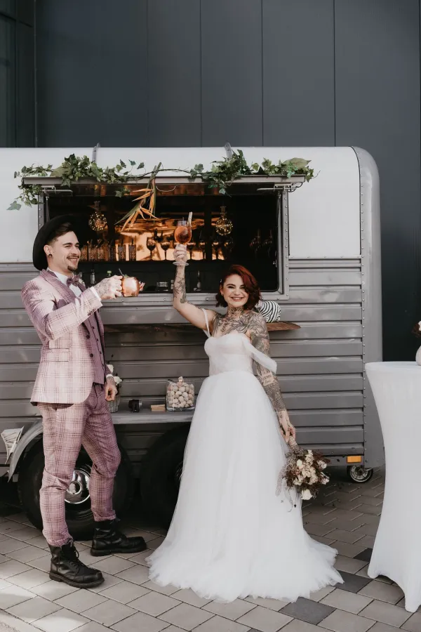 Zebra 24Seven: mobile Bar als außergewöhnlicher Pferdeanhänger