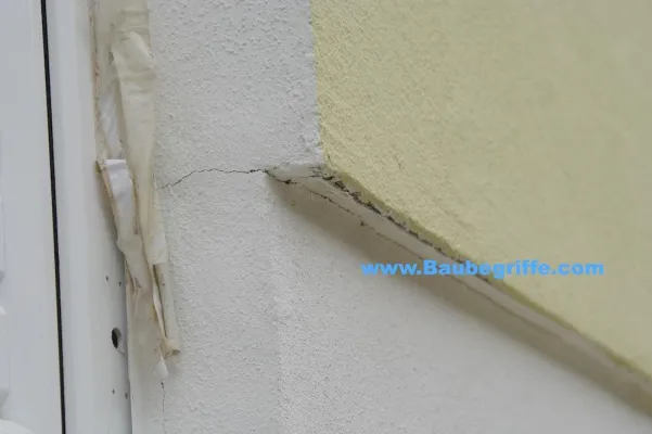 Bild: Pfuscherei und Putzrisse bei wärmegedämmten Fassaden