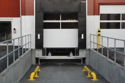 LKW-Einfahrsysteme reduzieren Standzeiten an der Rampe Bild: LKW-Einfahrsysteme reduzieren Standzeiten an der Rampe