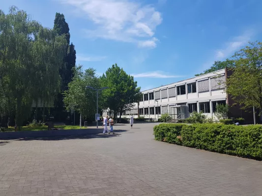 Bild: Fremdsprachenkorrespondent (m/w/d) an der Übersetzer- und Dolmetscherschule Köln werden: Infoabend 24.8. 