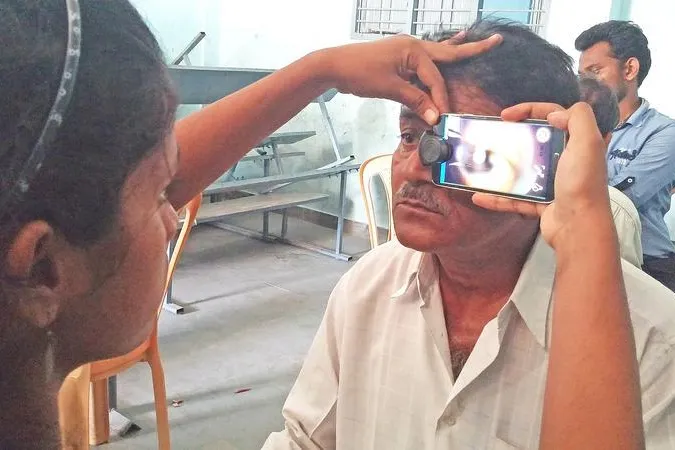 Smartphones im Kampf gegen die Blindheit Bild: Smartphones im Kampf gegen die Blindheit