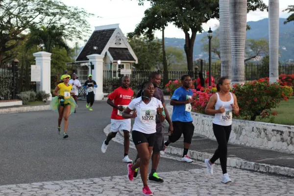 Bild: Startschuss für den 1. Kingston City Marathon