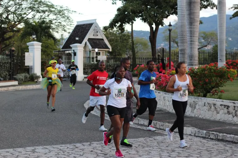 Bild: Startschuss für den 1. Kingston City Marathon