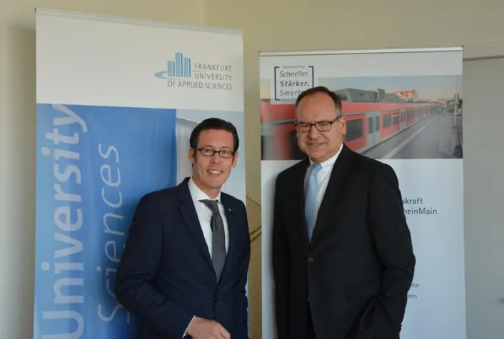 Wirtschaft kooperiert mit Wissenschaft Bild: Wirtschaft kooperiert mit Wissenschaft