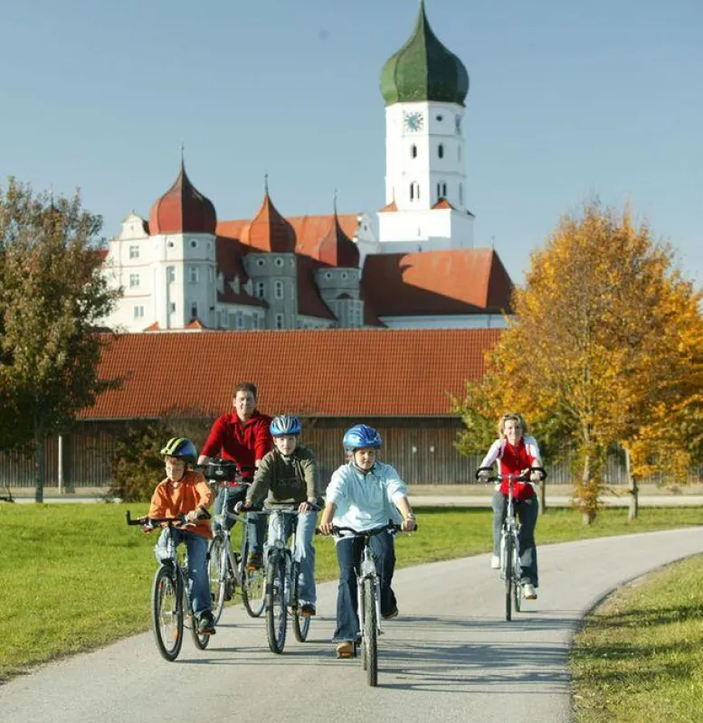 Rad-Spaß Bayerisch-Schwaben: Kloster Wettenhausen am Kammeltal-Radweg