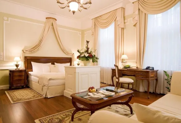 Bild: Glanz und Gloria mit dem neuen Hertelendy Kastély Verwöhnpaket: „Wie zu Kaisers Zeiten”