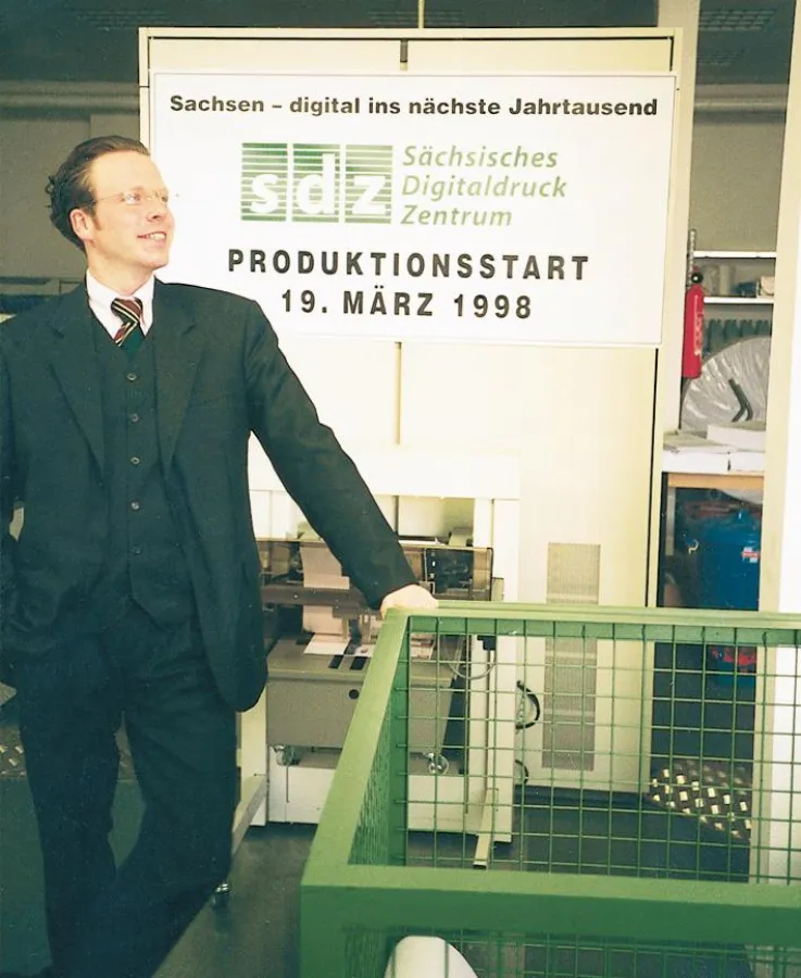 Christoph Deutsch, Vorstandsvorsitzender der SDV AG, beim Produktionsstart 1998 (Foto: SDV AG).