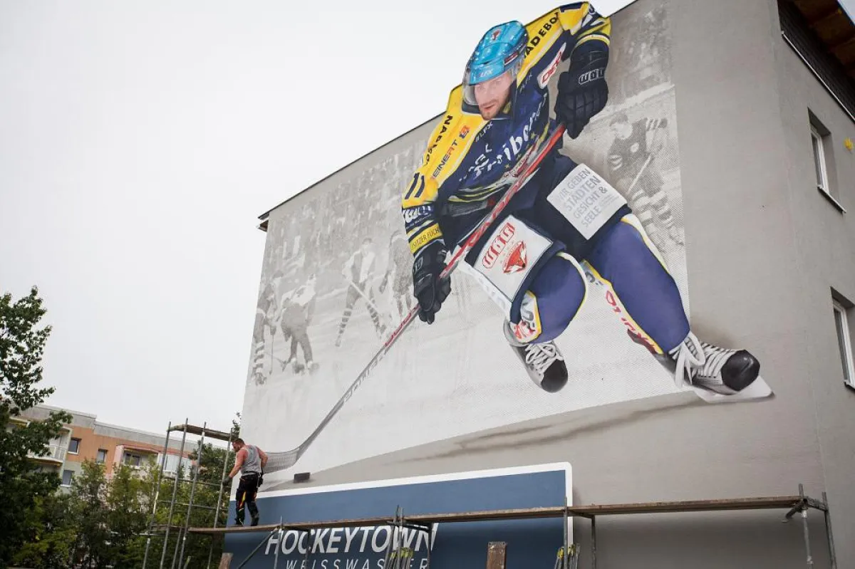 Ein 10m-Angreifer stürmt für die Lausitzer Füchse