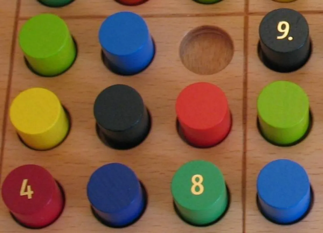 SUDOKU color. Eines von insgesamt sieben SUDOKU Brettspielen von intellego holzspiele.