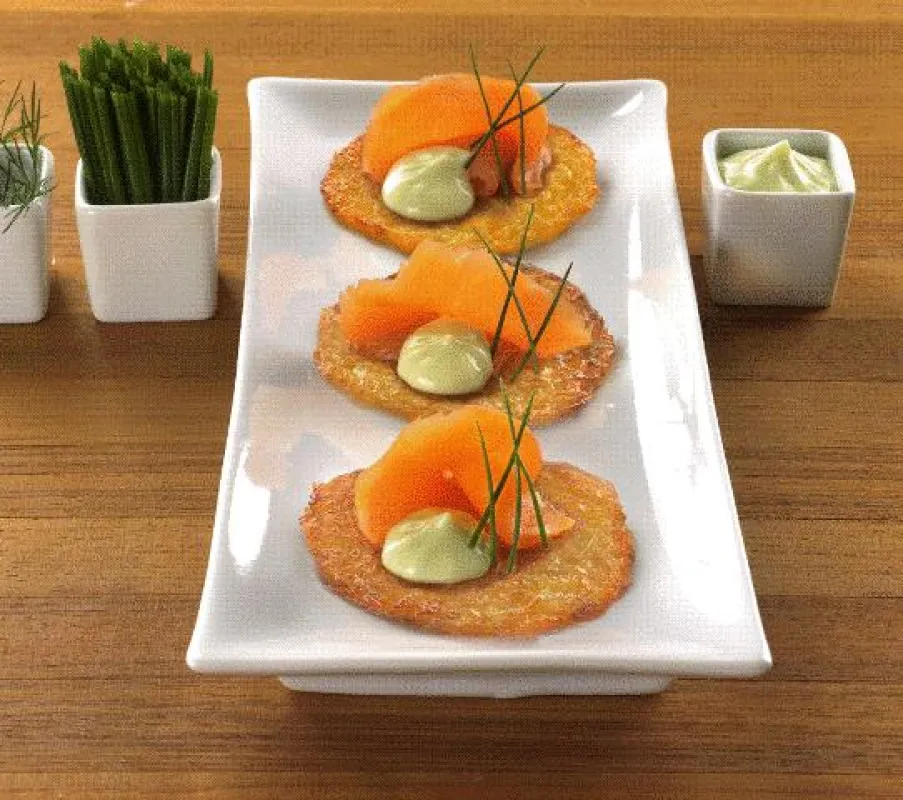 Klassiker trifft Edelfisch: Kartoffel-Puffer von Popp aus der Dosierflasche mit Lachs sind im Nu fertig.