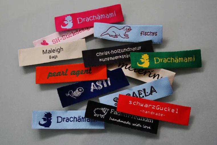 Ein kräftiges Rot, Grün oder Blau für Ihre Etiketten? Polynera®-Web-Etiketten von DORTEX® Bild: Ein kräftiges Rot, Grün oder Blau für Ihre Etiketten? Polynera®-Web-Etiketten von DORTEX®