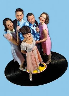 Bild: Die famose Schmidt-Schlagersause – Kultiges Hamburger Reeperbahntheater in Augsburg