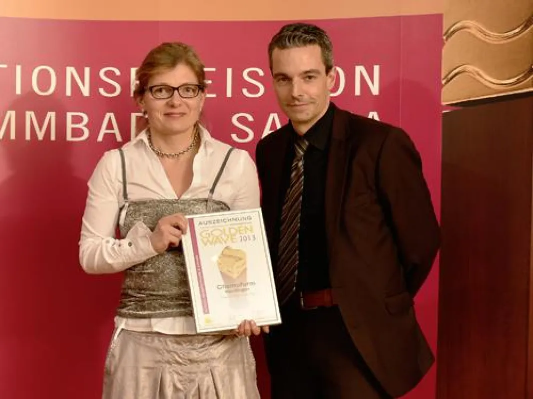 Dr. Antje Mayer-Klenk (Labor & Entwicklung) und Mark Böttger (Marketing & Unternehmenskommunikation)