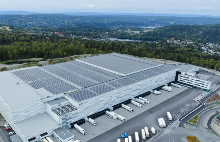 Wechselrichter von KACO new energy für Norwegens erstes großes Solardach mit 1500-V-Technologie Bild: Wechselrichter von KACO new energy für Norwegens erstes großes Solardach mit 1500-V-Technologie