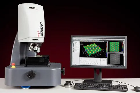 Bild: 3D-Hochgeschwindigkeitsmessung an Präzisionsoberflächen. Das Weißlichtinterferometer ZeGage Plus
