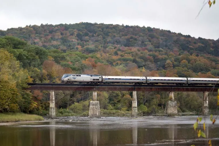 Auf Schienen durch Neuengland - Bei unvergesslichen Bahnreisen die Wiege der USA entdecken Bild: Auf Schienen durch Neuengland - Bei unvergesslichen Bahnreisen die Wiege der USA entdecken