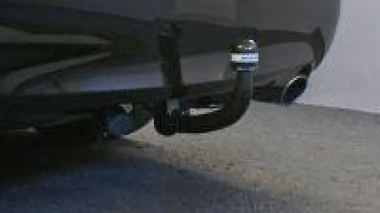 Bild: abnehmbare Anhängerkupplung für den Infiniti Q70 bei www.ahk-preisbrecher.de mit Video