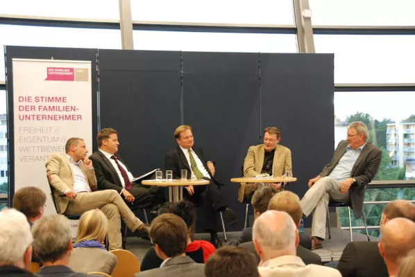 Podiumsdiskussion: Vermögensteuer – es trifft ja nur „die anderen“? Bild: Podiumsdiskussion: Vermögensteuer – es trifft ja nur „die anderen“?