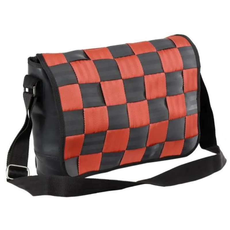 Messenger Bag aus recyceltem Sicherheitsgurt und Reifenschlauch © Marron Rouge