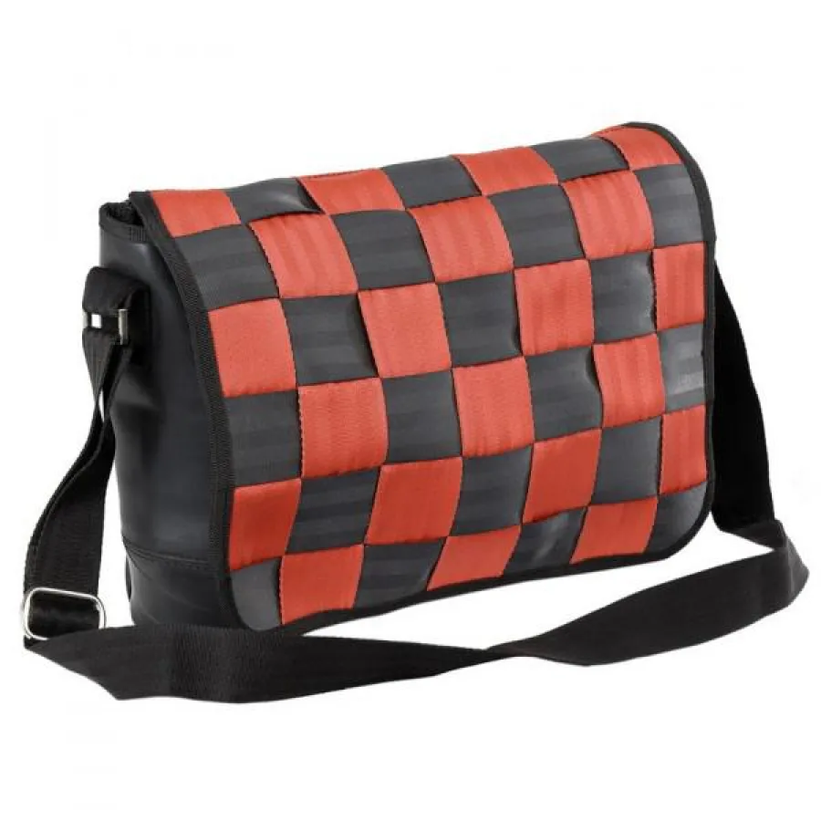 Messenger Bag aus recyceltem Sicherheitsgurt und Reifenschlauch © Marron Rouge