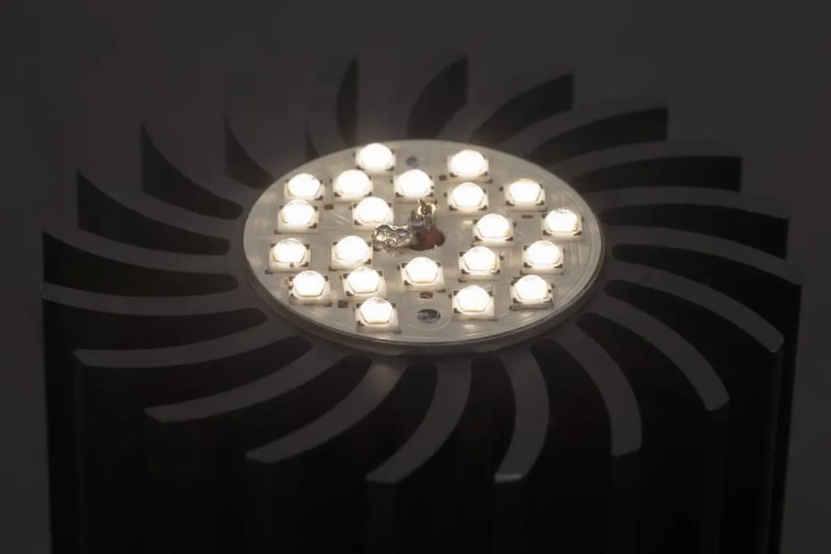 LED Modul mit GaN-Treiber und Spannungskonverter für adaptive Beleuchtung (Fraunhofer IAF)