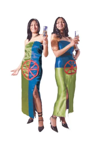 Roma und Sinti zeigen Flagge Bild: Roma und Sinti zeigen Flagge