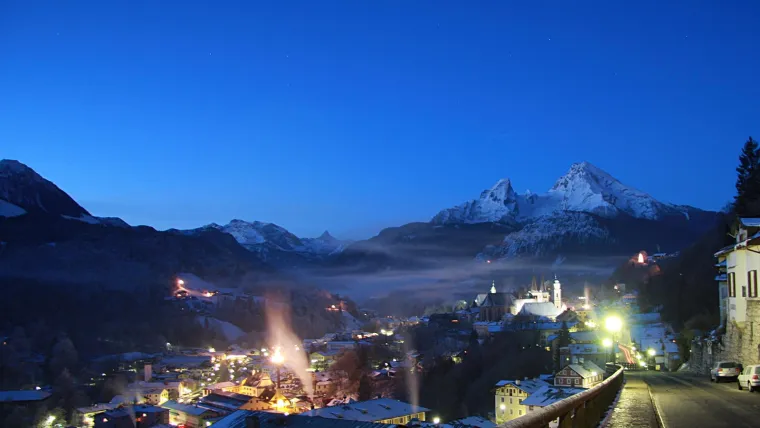 Bild: Weihnachtsferien in Berchtesgaden – Skiurlaub in den Bergen.