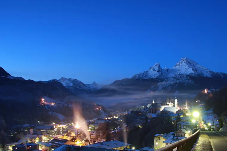 Bild: Weihnachtsferien in Berchtesgaden – Skiurlaub in den Bergen.