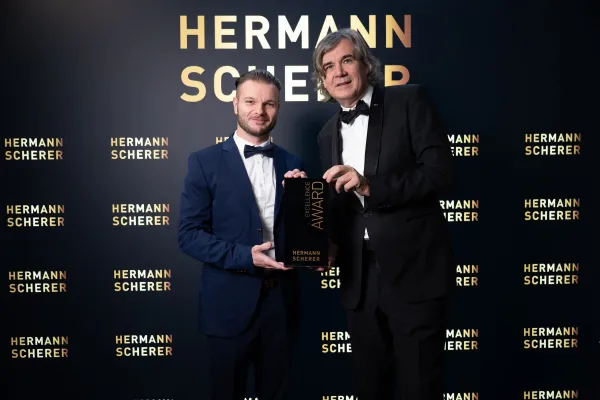 Bild: In 120 Sek. nach Las Vegas: Kaiserslauterns Experte für Krisenbewältigung, Dennis Patschull,  holt den Award