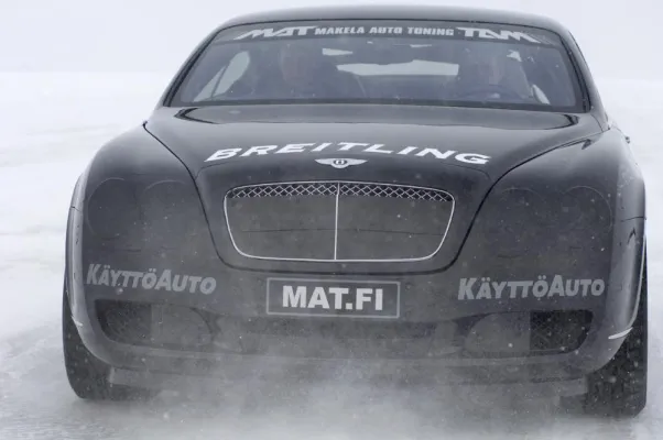 Bild: Neuer Weltrekord mit Nokian-Reifen auf Eis: 321 km/h