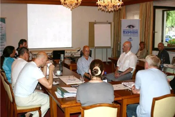 Bild: Teilnehmer sind vom Grundseminar von Hypnoseausbildungscenter begeistert