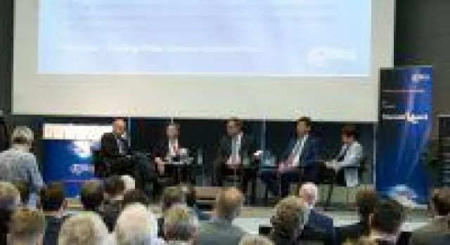 Bild: Digitalisierung der Logistik: Niedersachsens Wirtschaftsminister Olaf Lies im Telematik-Talk