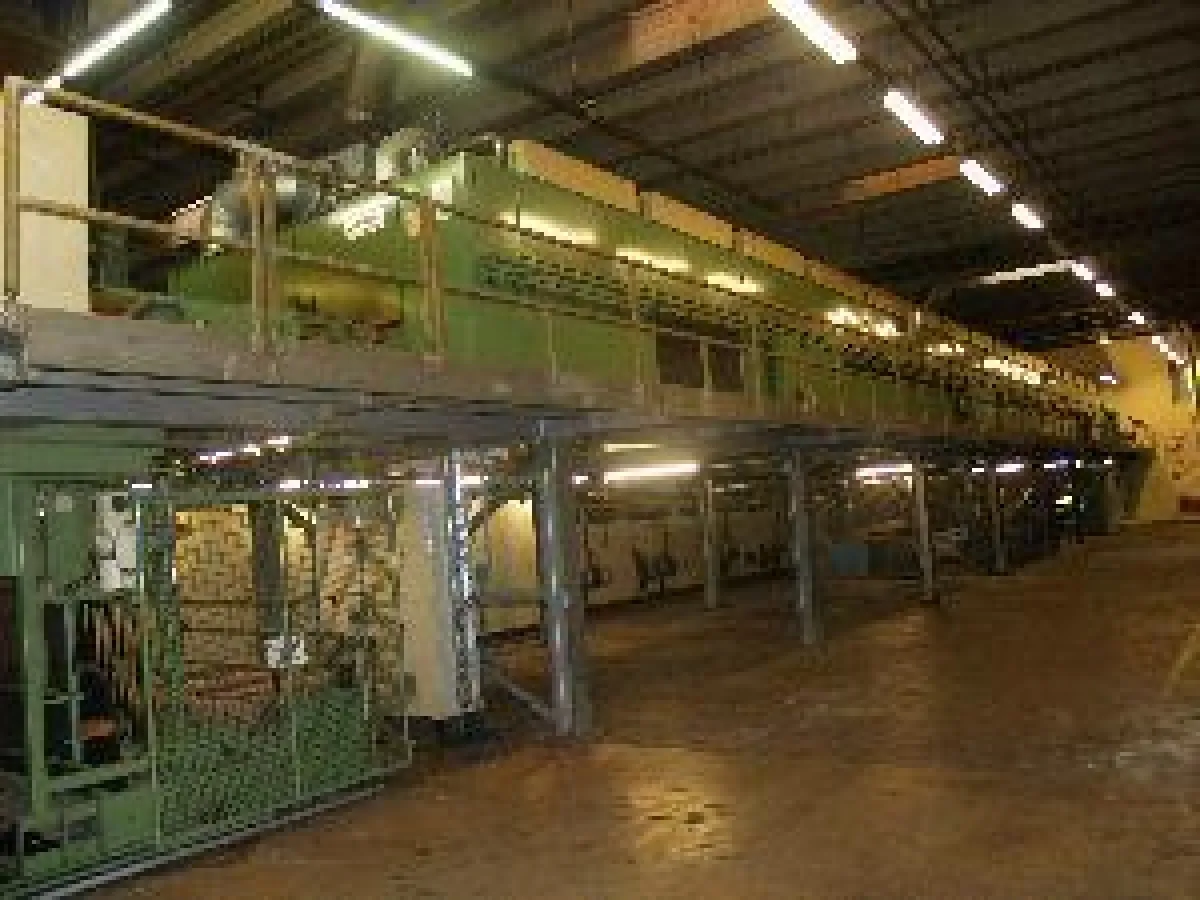 Verschiedene Maschinen zur Textilverarbeitung können bei Troostwijk Auktionen ersteigert werden.