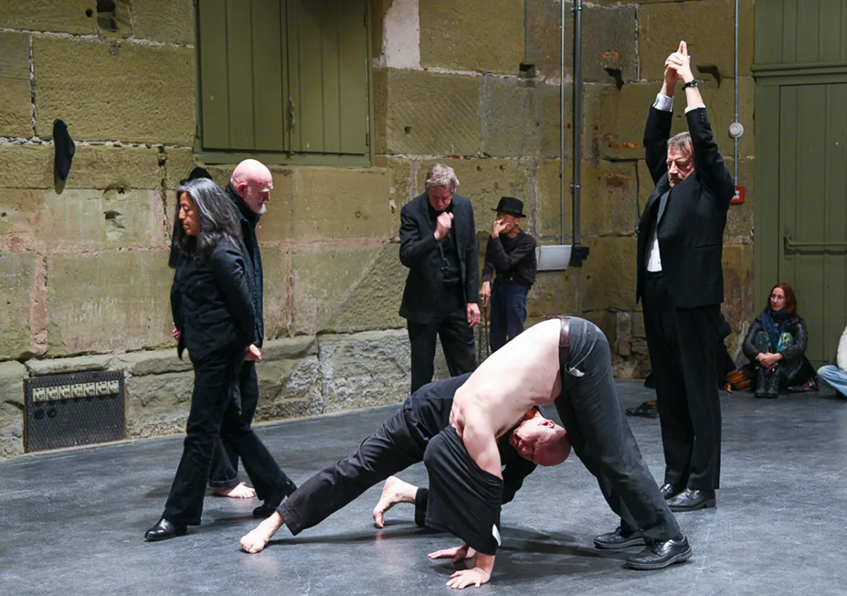 Performance:Elvira Santamaría, Alastair MacLennan, Boris Nieslony, Roi Vaara, Marco Teubner, Lee Wen (© Sanja Latinovic, Bern 2015)